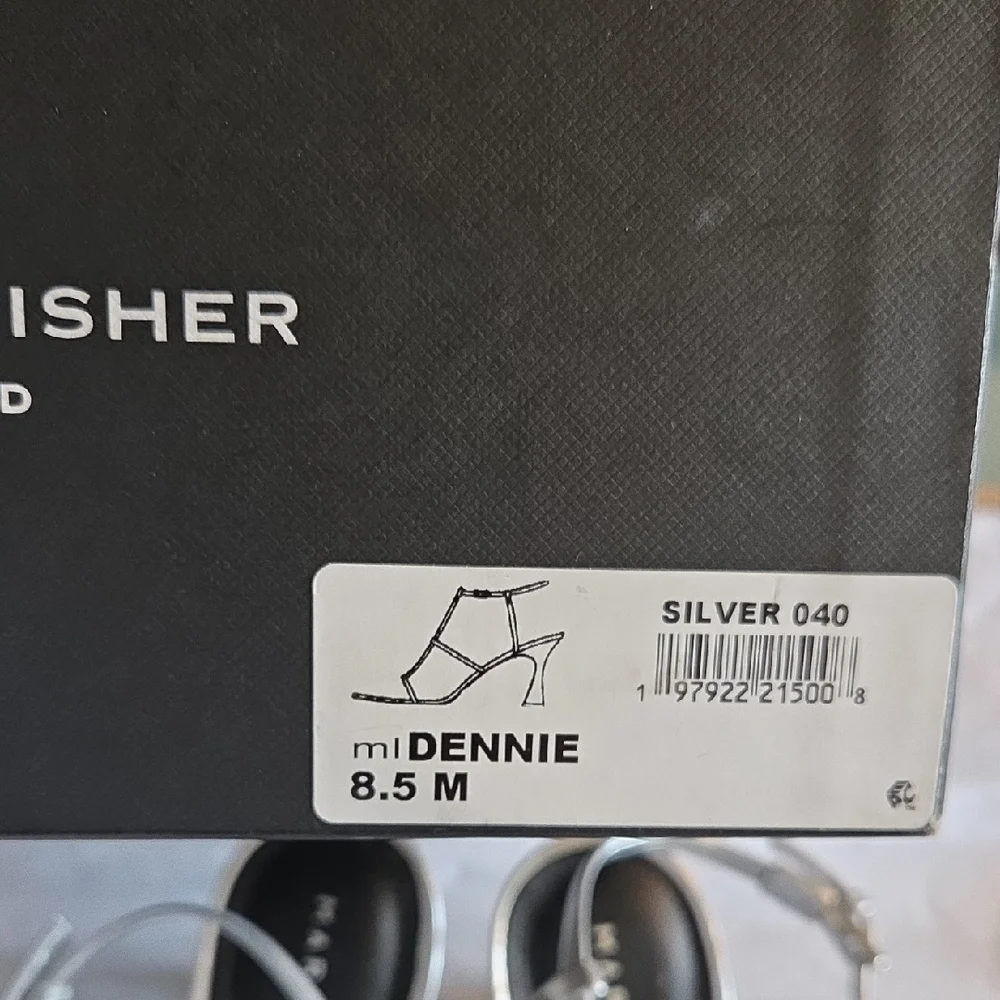 Marc Fisher Dennie T-Strap Silver Sandals - Picture 12 of 12